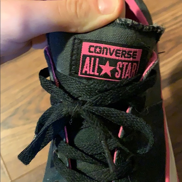 black and pink converse - Picture 2 of 3